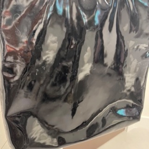 Tory Burch Perforated Logo Shopper Tote Patent Leather Black - Picture 5 of 8